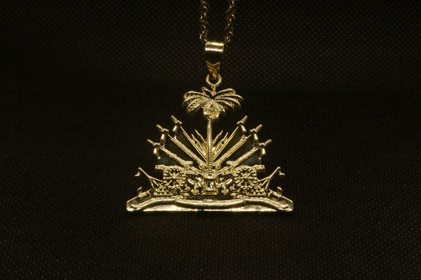 04-The Haiti Coat Of Arms Necklace - Haitianbuy